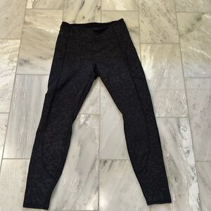 Athleta Rainer printed tight size M.